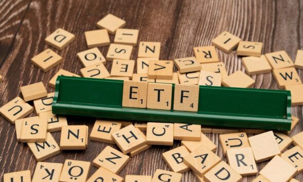 Bitcoin ETFs See $200M Net Outflows in “Risk Mode” Ahead of FOMC and CPI