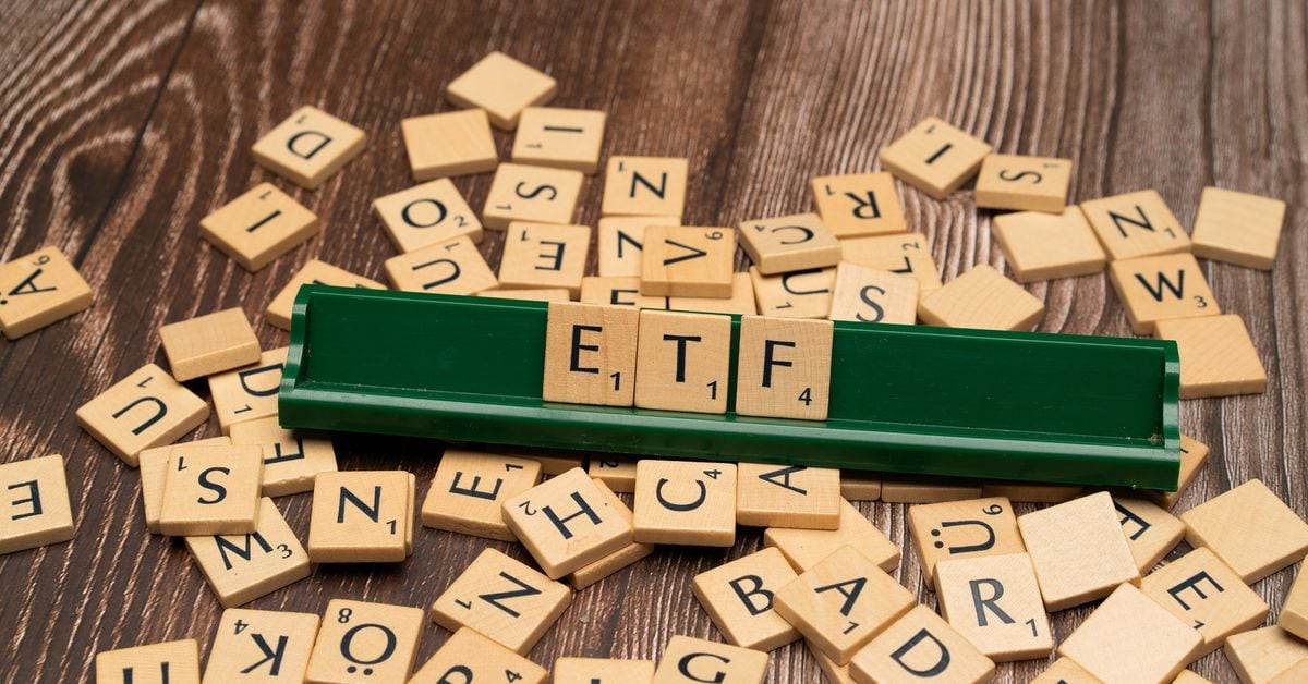 Bitcoin ETFs See $200M Net Outflows in “Risk Mode” Ahead of FOMC and CPI