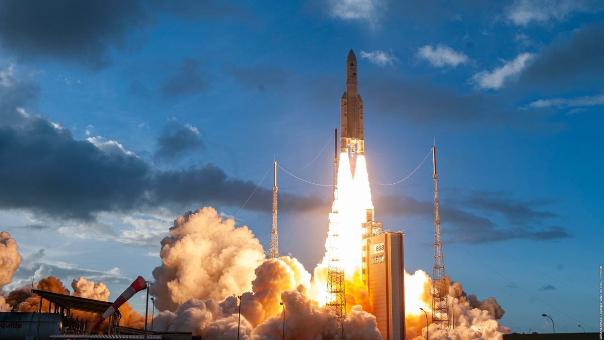 Bloomberg analyst extends launch deadline